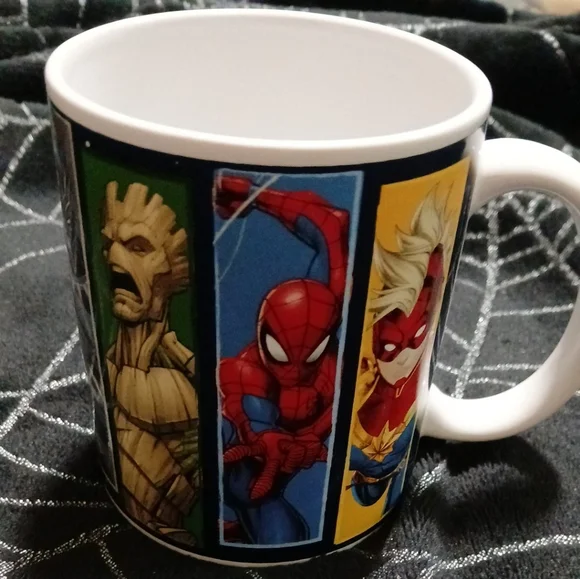 Marvel Heroes Mug - Picture 2 of 4